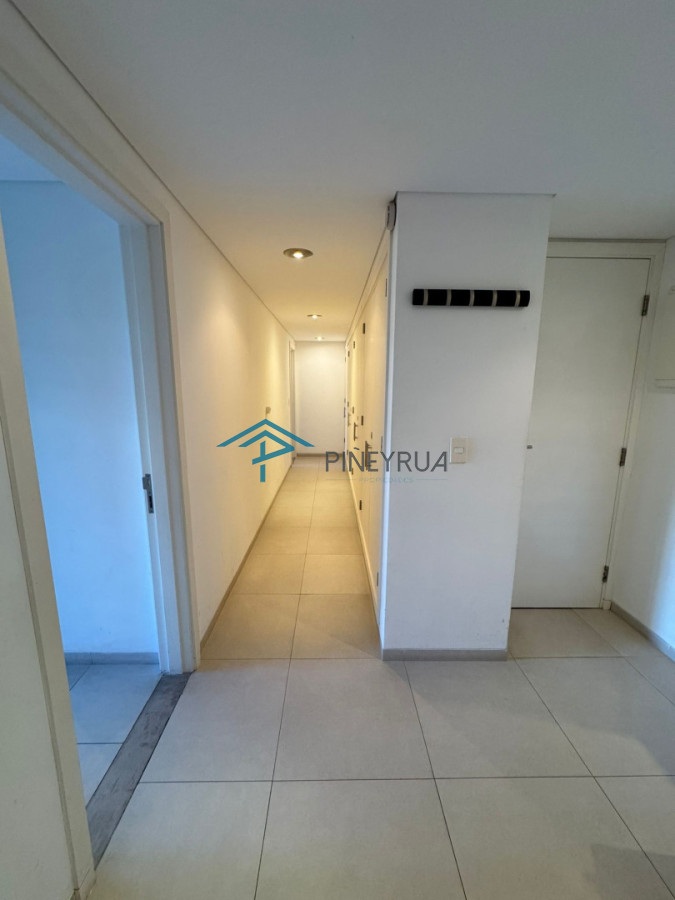 Venta de Apartamento frente al mar, Parada 28 de la Brava en Punta del Este.