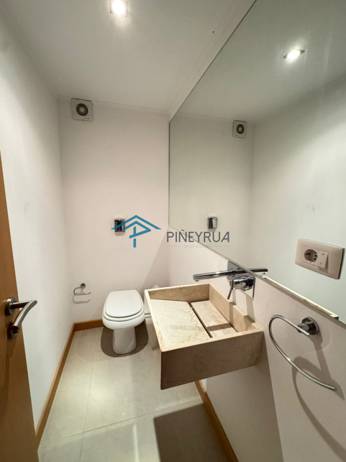 Apartamento en Brava, Primera Línea, 2 suites, terraza al frente con vista al mar.