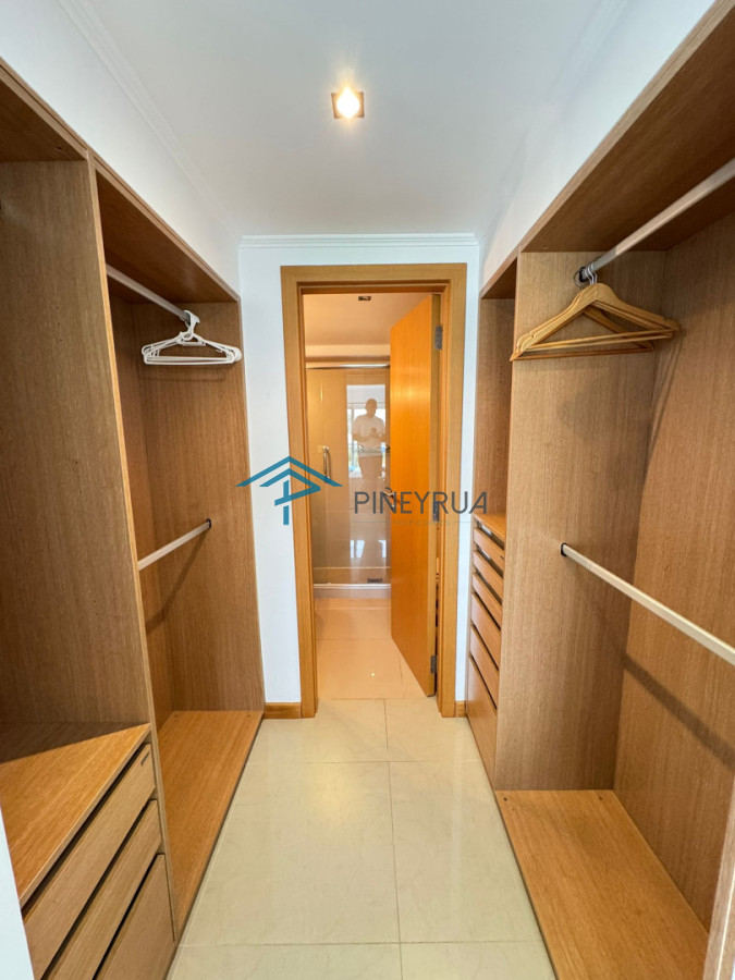 Apartamento en Brava, Primera Línea, 2 suites, terraza al frente con vista al mar.