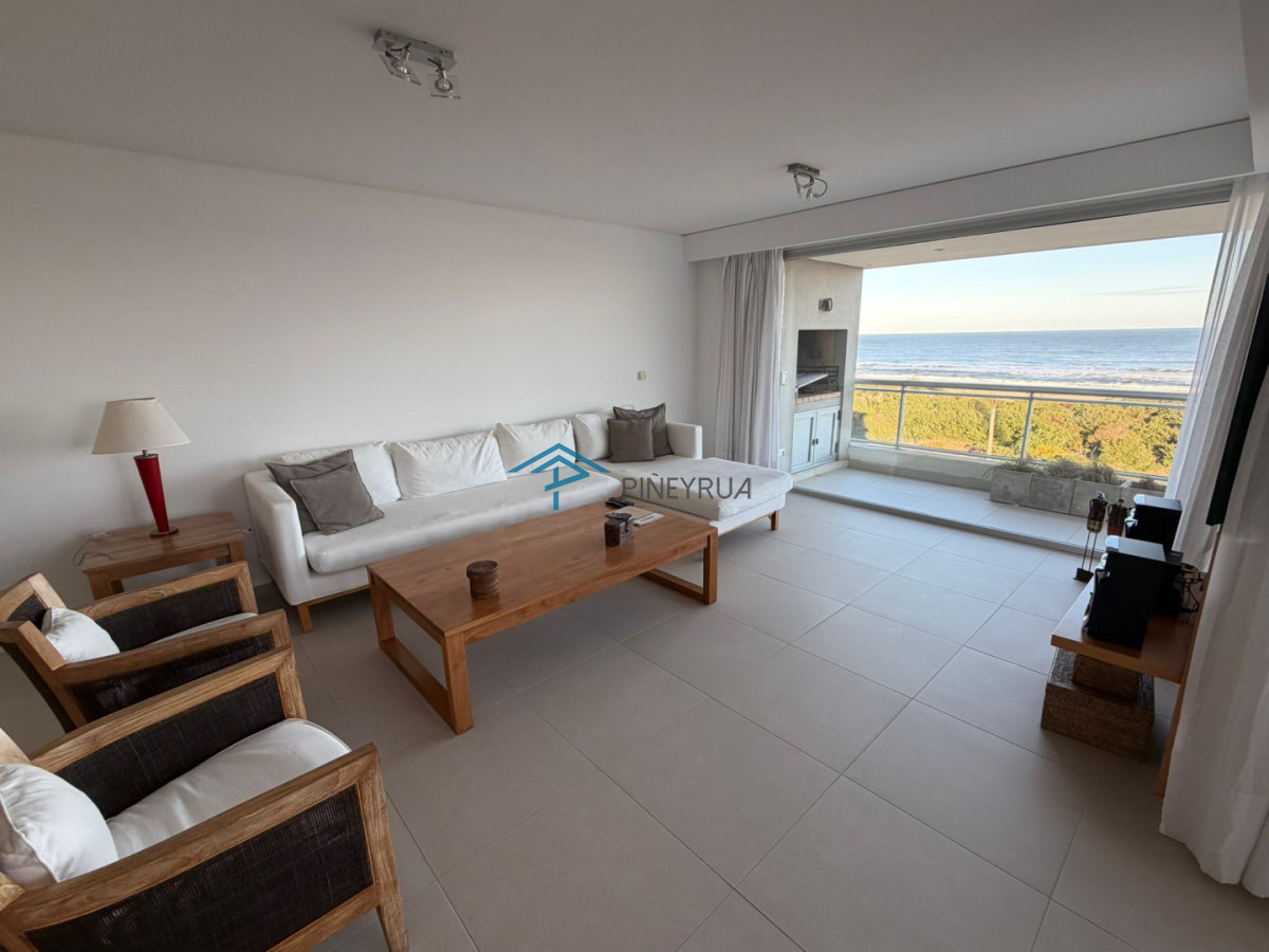 Apartamento en Venta en Brava, frente al mar, parrillero propio, 3 suites, 200 m2.