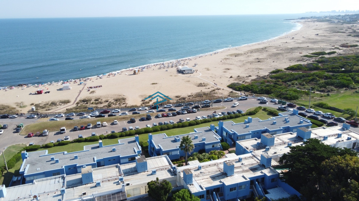 APARTAMENTO EN VENTA EN MANANTIALES A PASOS DE PLAYA BIKINI 2 DORM