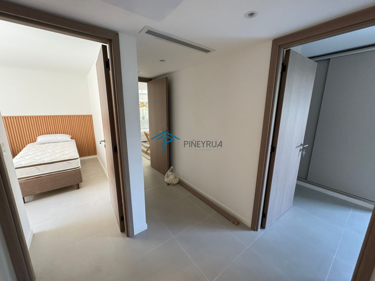 Venta apartamento tipo casa de 3 dormitorios con jardín en Bosque Suspiros - La Barra