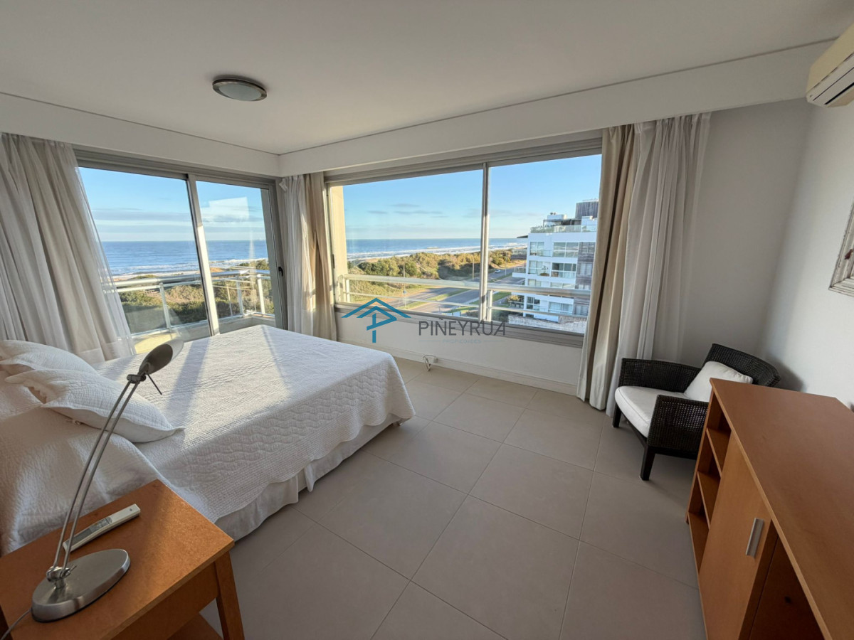 Apartamento en Venta en Brava, frente al mar, parrillero propio, 3 suites, 200 m2.