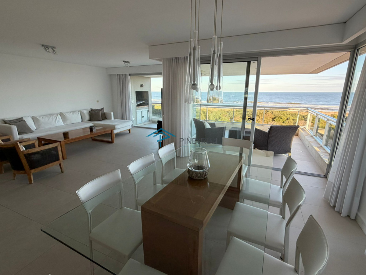 Apartamento en Venta en Brava, frente al mar, parrillero propio, 3 suites, 200 m2.