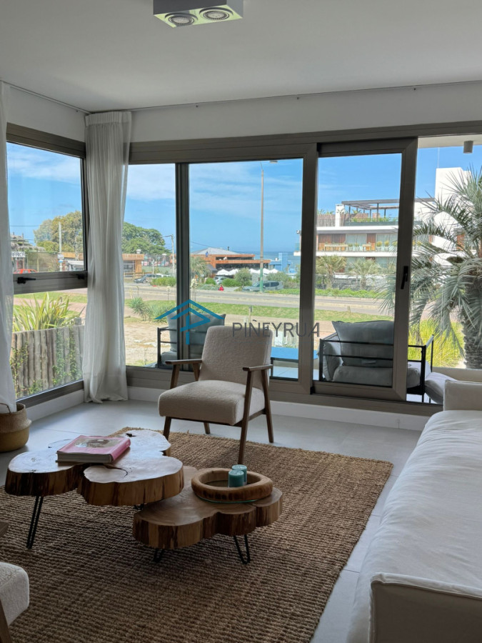 Manantiales, primera línea, 2 suites, terraza al frente con vista al mar.