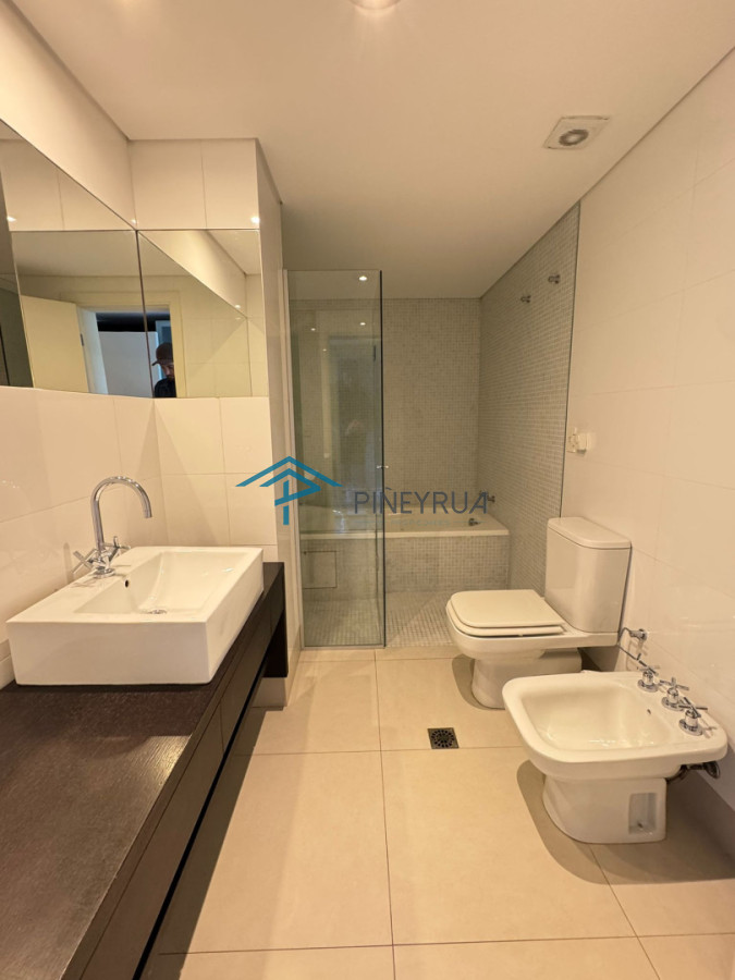 Venta de Apartamento frente al mar, Parada 28 de la Brava en Punta del Este.