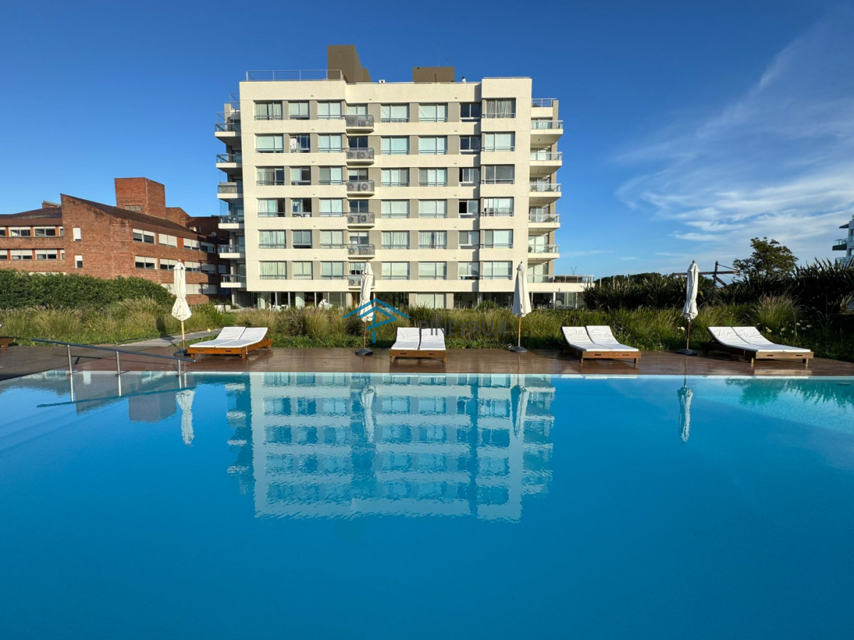 Apartamento en Venta en Brava, frente al mar, parrillero propio, 3 suites, 200 m2.