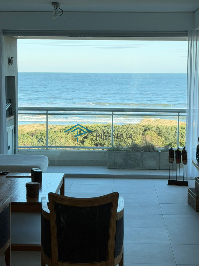 Apartamento en Venta en Brava, frente al mar, parrillero propio, 3 suites, 200 m2.