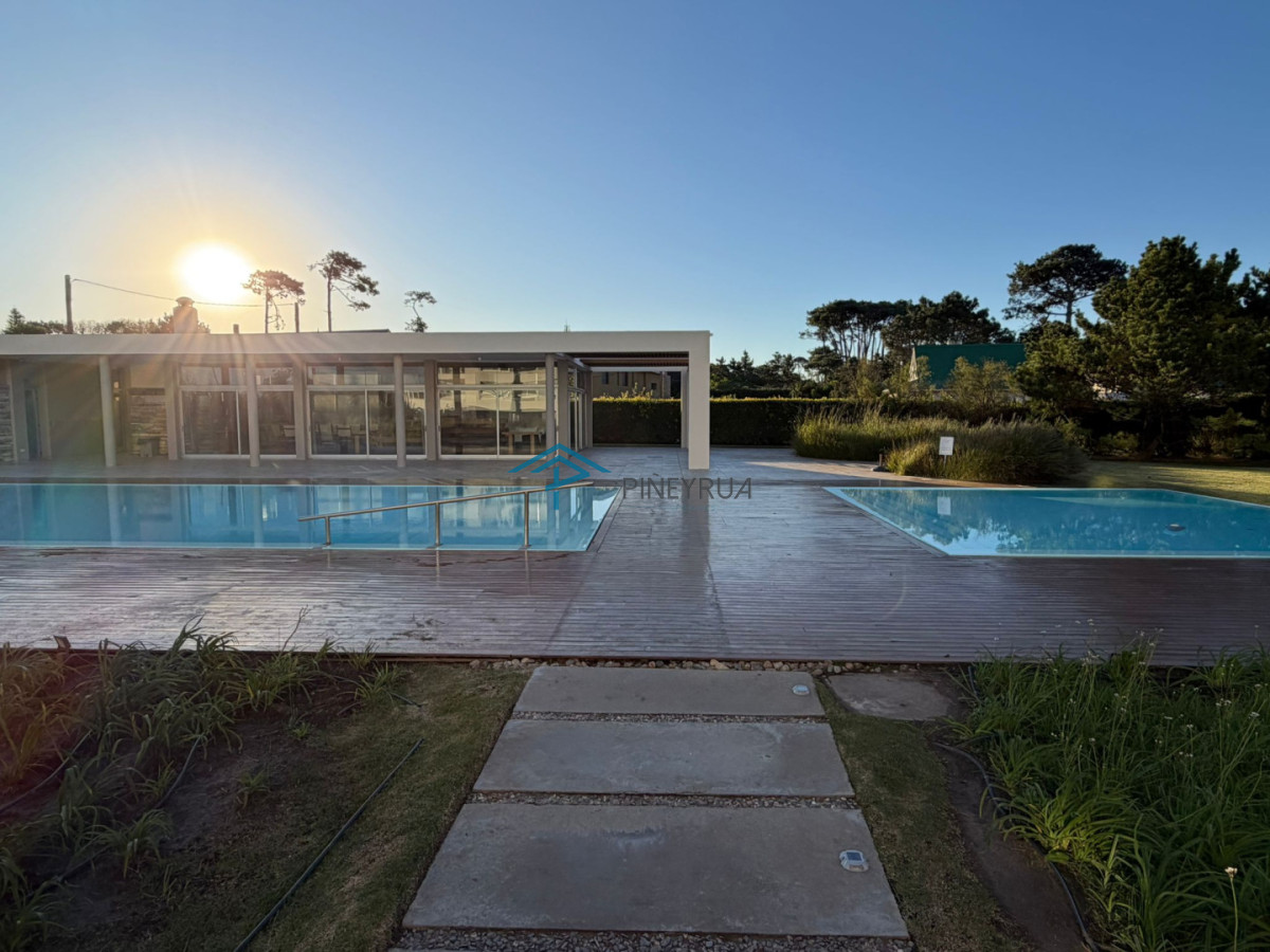 Apartamento en Venta en Brava, frente al mar, parrillero propio, 3 suites, 200 m2.