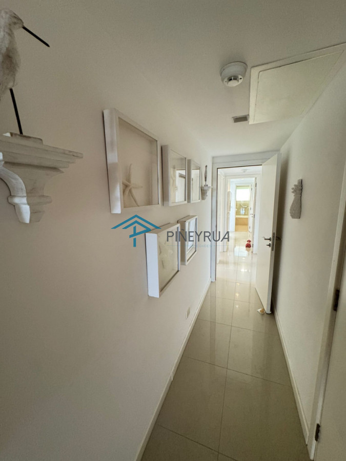Apartamento en Venta en Brava, primera línea. 3 suites, dep. servicio. Full amenities