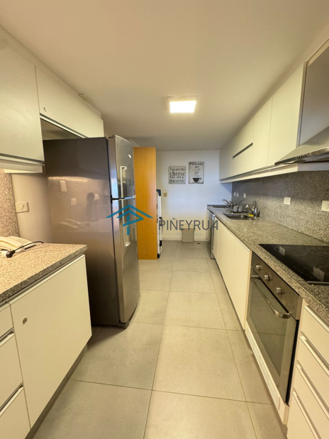 Apartamento en Brava, Primera Línea, 2 suites, terraza al frente con vista al mar.