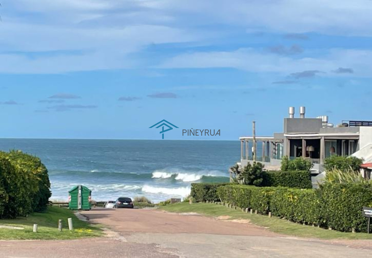 Apartamento ID.35 - APARTAMENTO EN VENTA FRENTE A PLAYA MONTOYA 4 DORMITORIOS