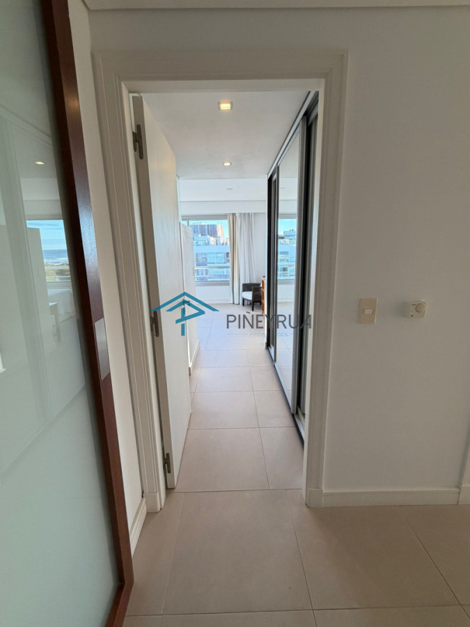 Apartamento en Venta en Brava, frente al mar, parrillero propio, 3 suites, 200 m2.