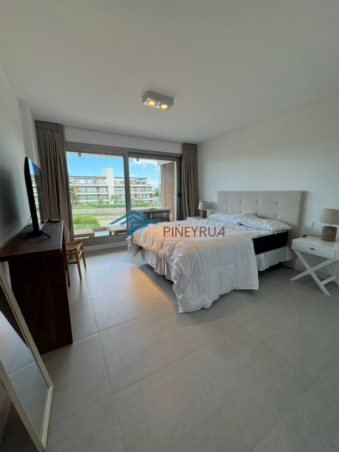 Manantiales, primera línea, 2 suites, terraza al frente con vista al mar.