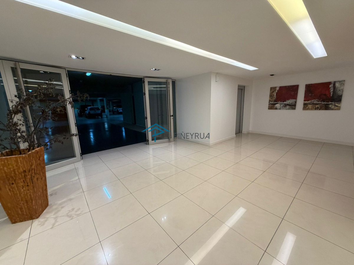 Apartamento en Venta en Brava, frente al mar, parrillero propio, 3 suites, 200 m2.