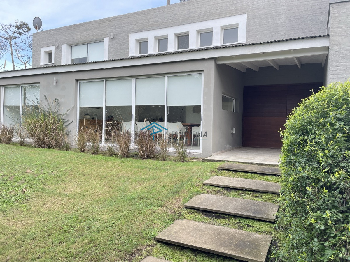 Casa ID.129 - EXCELENTE PROPIEDAD EN VENTA EN LAGUNA BLANCA 5 DORMITORIOS