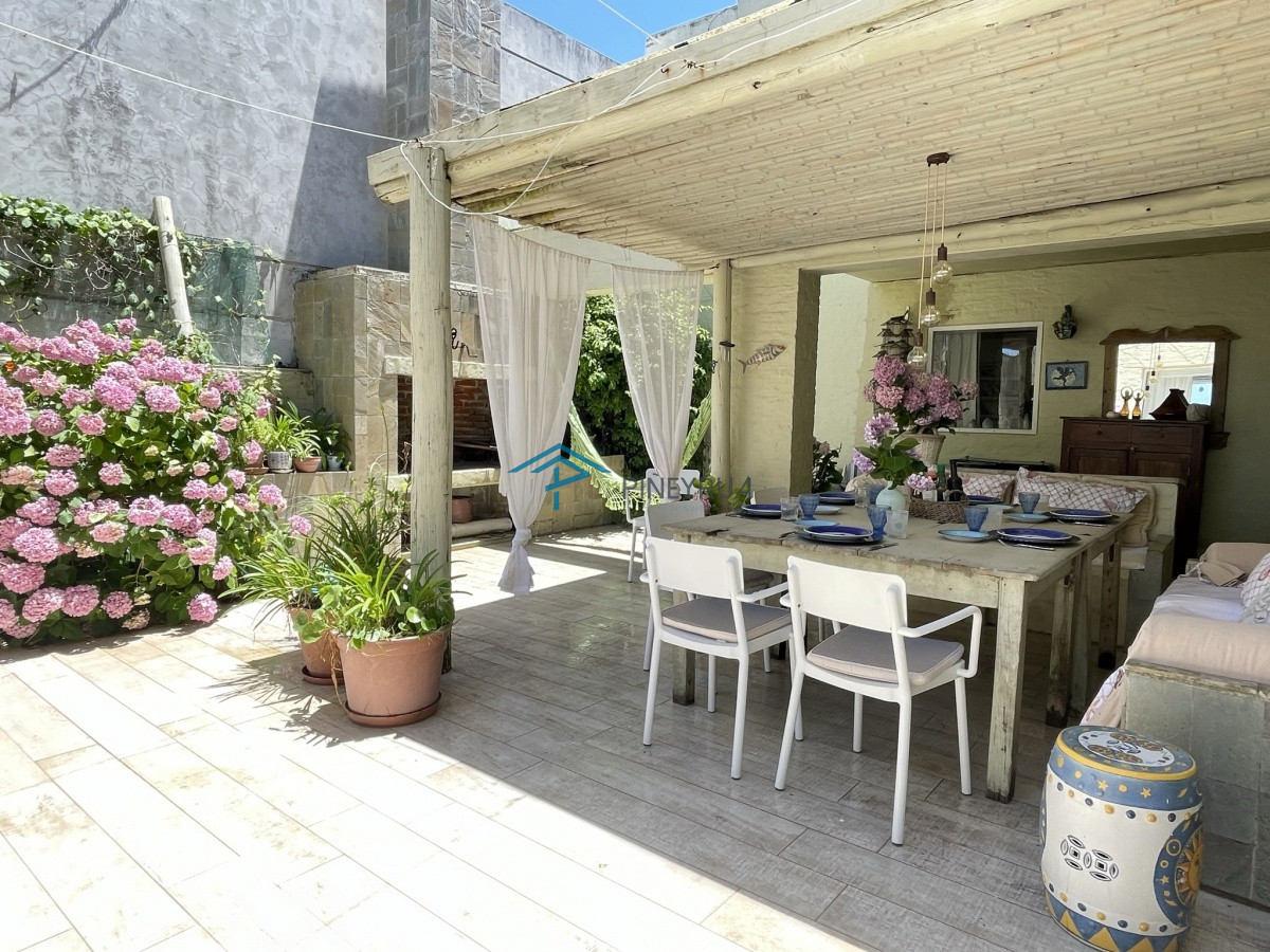Casa ID.97 - PROPIEDAD EN VENTA CON EXCELENTE UBICACIÓN FRENTE A LA PLAYA EN LA BARRA