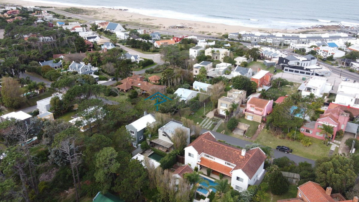 Casa ID.20 - ESPECTACULAR PROPIEDAD EN VENTA EN MONTOYA 5 DORMITORIOS