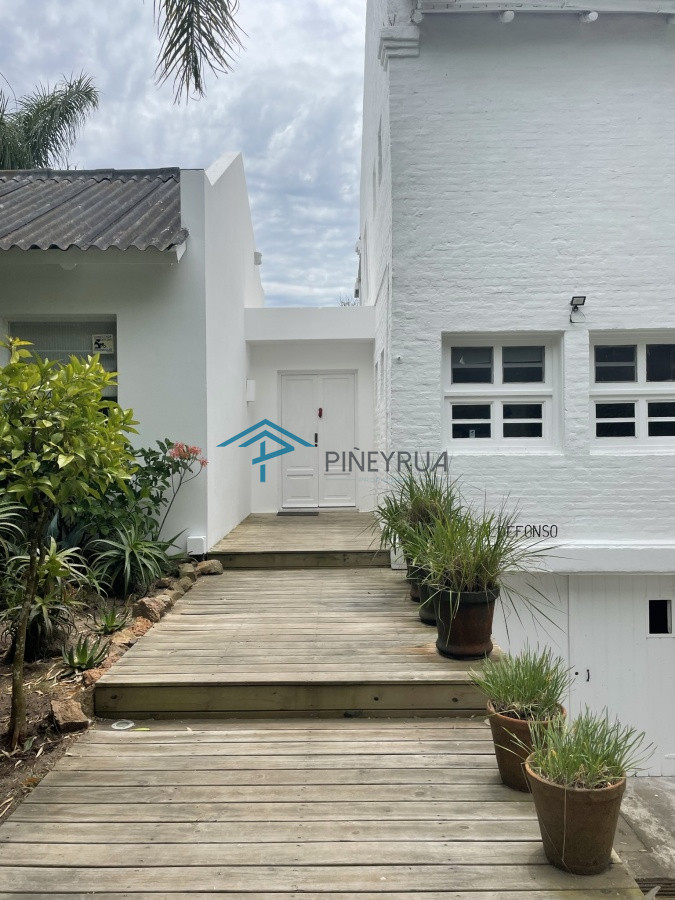 Casa ID.131 - CASA EN VENTA EN ZONA TRANQUILA DE LA BARRA 3 DORMITORIOS Y PILETA