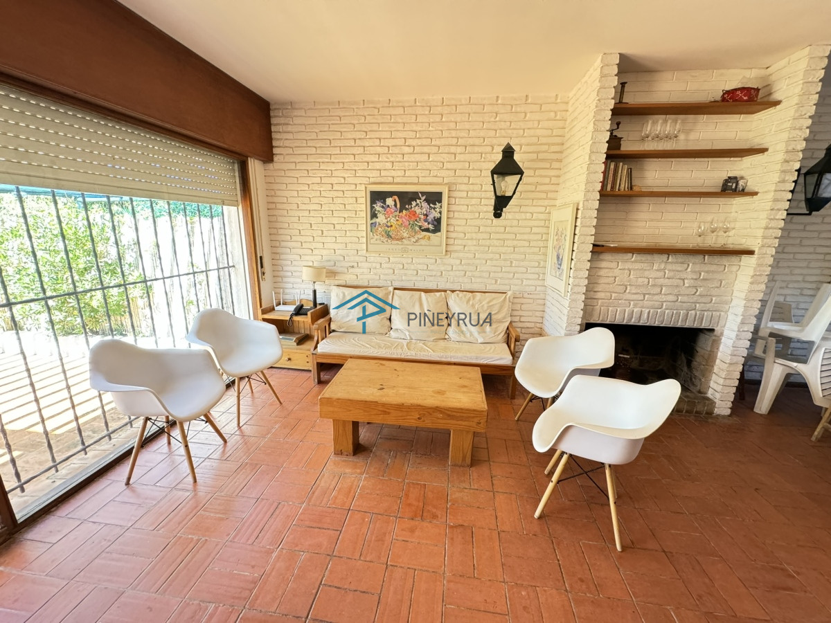 Casa ID.352 - Casa ubicada en La Barra a pasos del mar. 