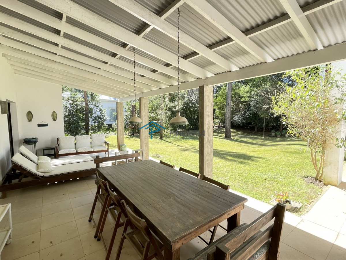 Casa ID.311 - CASA EN VENTA EN BARRIO CERRADO LAGUNA BLANCA 7 DOTMITORIOS