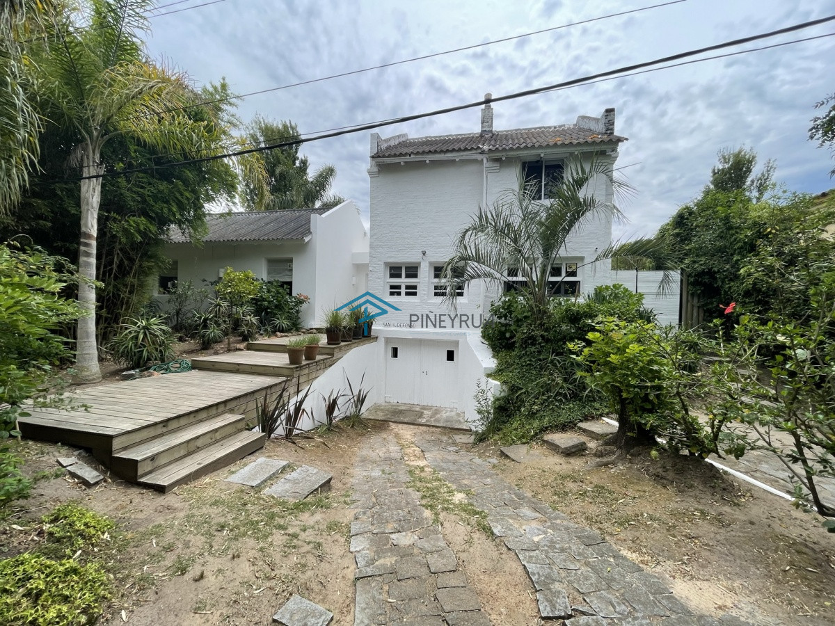 Casa ID.131 - CASA EN VENTA EN ZONA TRANQUILA DE LA BARRA 3 DORMITORIOS Y PILETA