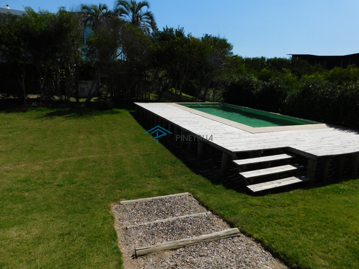 Casa ID.248 - CASA EN ALQUILER TEMPORARIO EN PUNTA PIEDRAS 5 DORMITORIOS