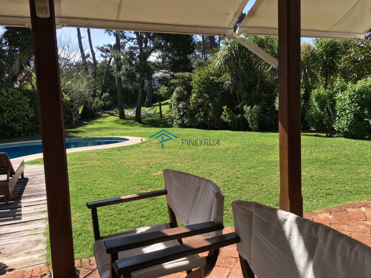 Casa ID.175 - EN VENTA CASA EN MONTOYA CON VISTA AL MAR Y PISCINA 4 DORMITORIOS