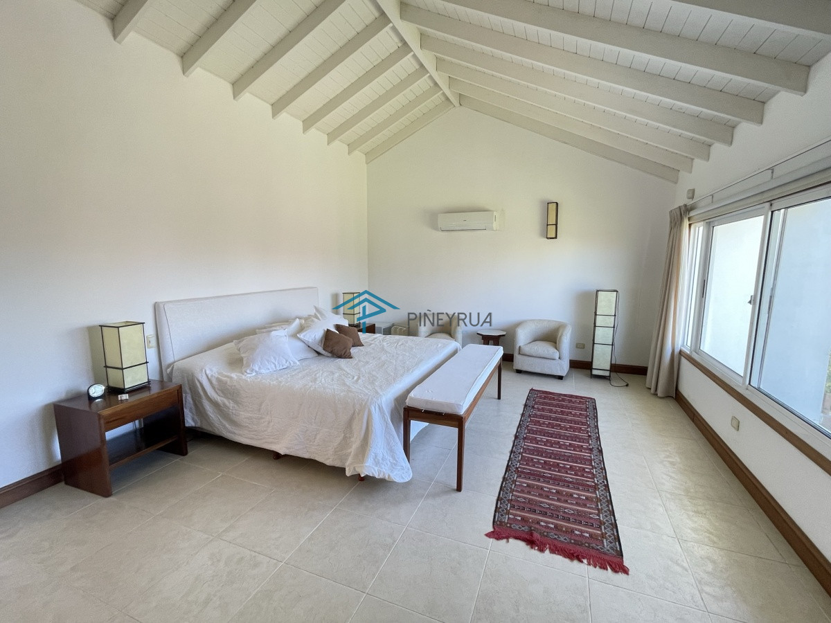 Casa ID.20 - ESPECTACULAR PROPIEDAD EN VENTA EN MONTOYA 5 DORMITORIOS