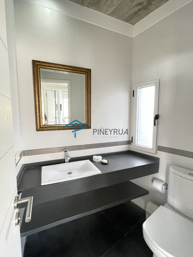 Casa ID.211 - EN VENTA COMODA CASA EN EL CHORRO CON PISCINA 5 DORMITORIOS