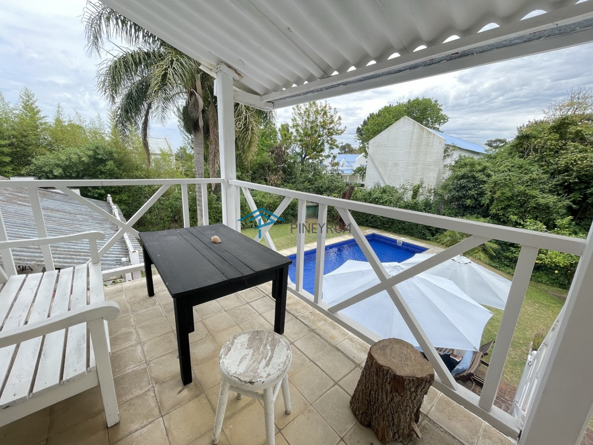 Casa ID.131 - CASA EN VENTA EN ZONA TRANQUILA DE LA BARRA 3 DORMITORIOS Y PILETA