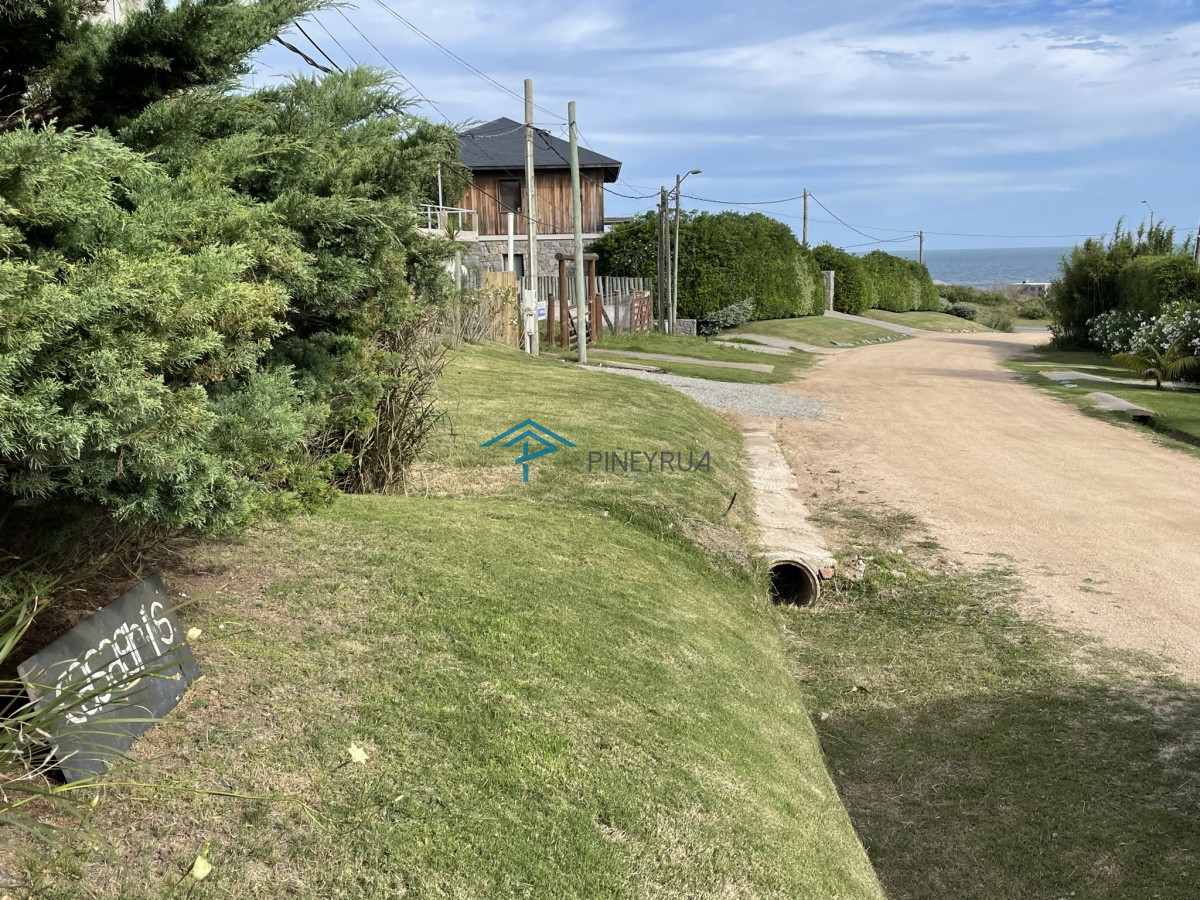 Casa ID.211 - EN VENTA COMODA CASA EN EL CHORRO CON PISCINA 5 DORMITORIOS
