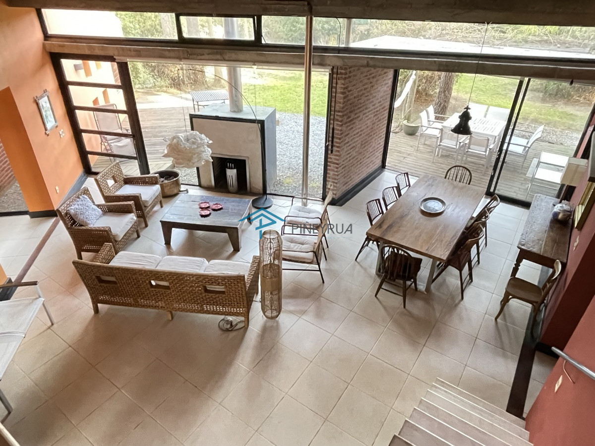 MODERNA PROPIEDAD EN VENTA EN LAGUNA BLANCA 4 DORMITORIOS