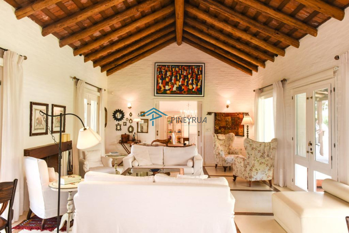 Casa ID.175 - EN VENTA CASA EN MONTOYA CON VISTA AL MAR Y PISCINA 4 DORMITORIOS