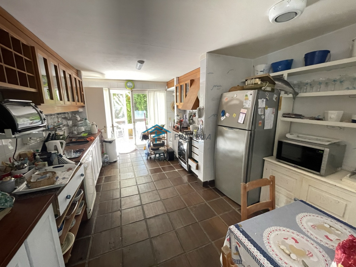 Casa ID.97 - PROPIEDAD EN VENTA CON EXCELENTE UBICACIÓN FRENTE A LA PLAYA EN LA BARRA