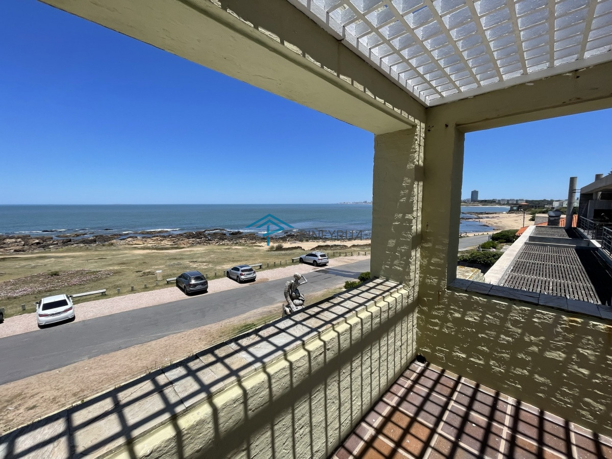 Casa ID.97 - PROPIEDAD EN VENTA CON EXCELENTE UBICACIÓN FRENTE A LA PLAYA EN LA BARRA