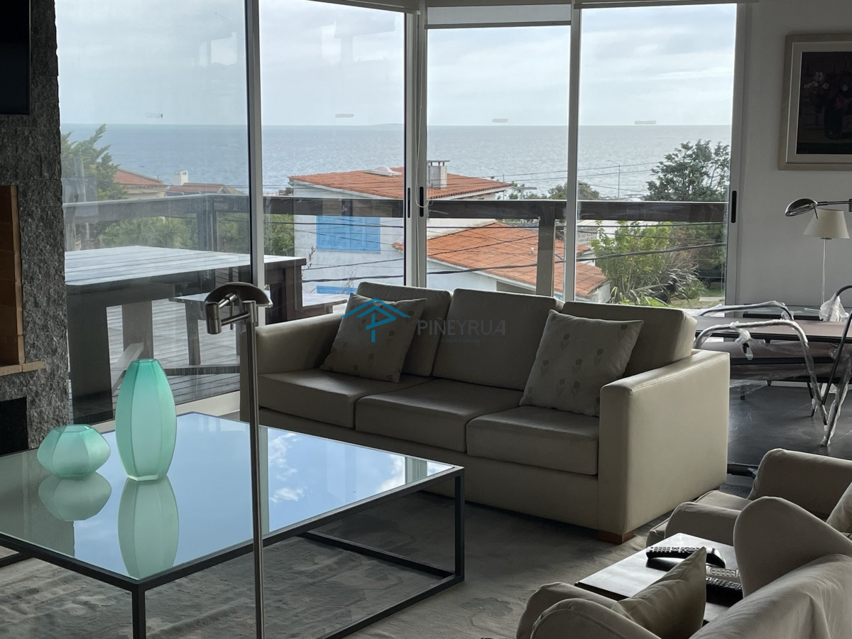 Casa ID.211 - EN VENTA COMODA CASA EN EL CHORRO CON PISCINA 5 DORMITORIOS