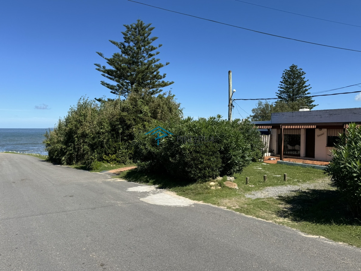 Casa ID.352 - Casa ubicada en La Barra a pasos del mar. 
