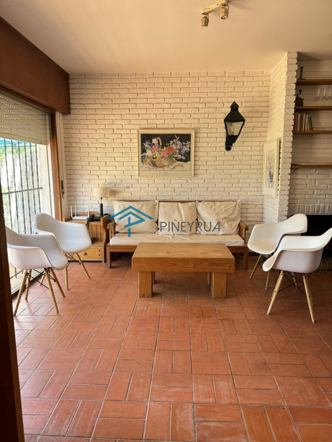 Casa ID.352 - Casa ubicada en La Barra a pasos del mar. 