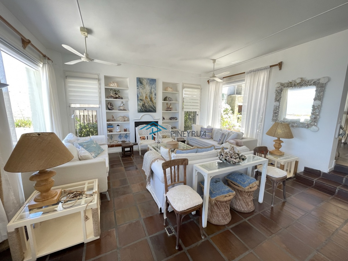 Casa ID.97 - PROPIEDAD EN VENTA CON EXCELENTE UBICACIÓN FRENTE A LA PLAYA EN LA BARRA
