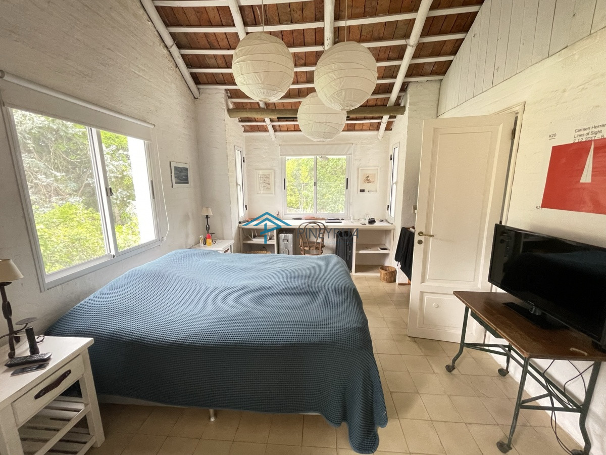 Casa ID.131 - CASA EN VENTA EN ZONA TRANQUILA DE LA BARRA 3 DORMITORIOS Y PILETA
