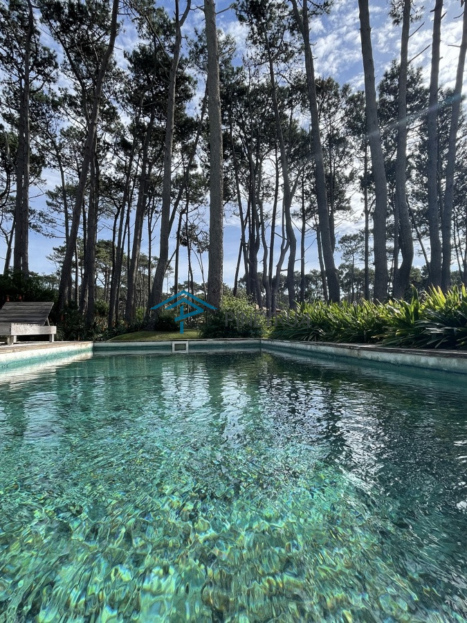 Casa ID.129 - EXCELENTE PROPIEDAD EN VENTA EN LAGUNA BLANCA 5 DORMITORIOS