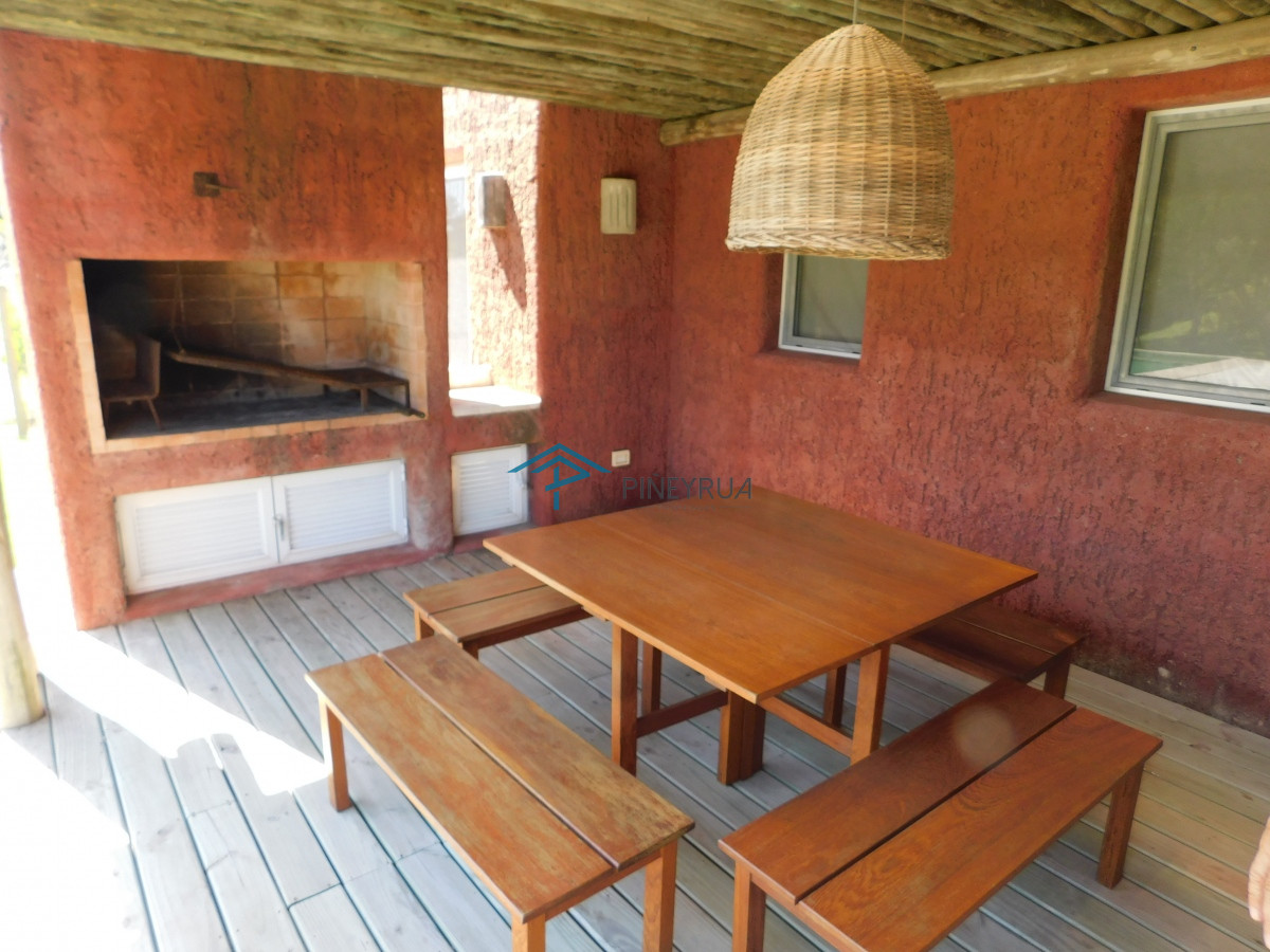 Casa ID.248 - CASA EN ALQUILER TEMPORARIO EN PUNTA PIEDRAS 5 DORMITORIOS