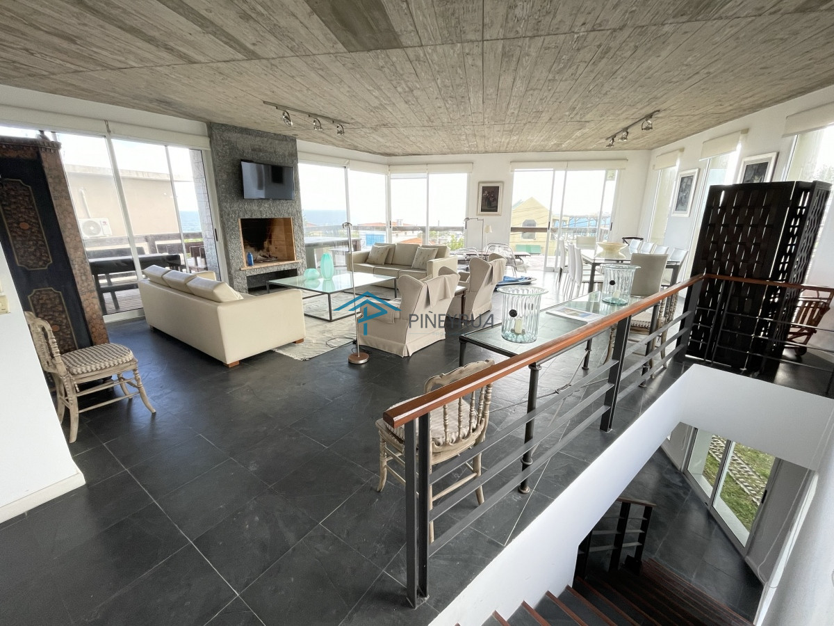 Casa ID.211 - EN VENTA COMODA CASA EN EL CHORRO CON PISCINA 5 DORMITORIOS