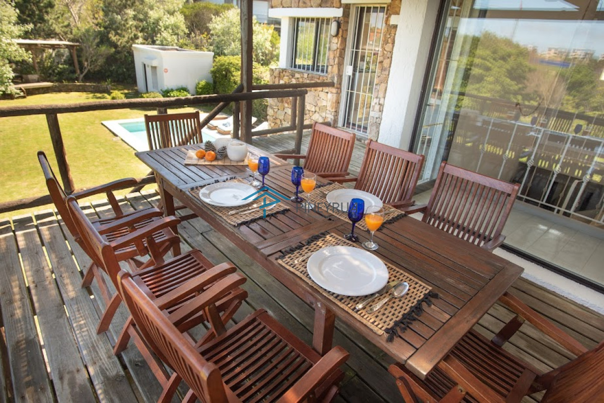 Casa ID.173 - EN VENTA EXCELENTE CASA EN EL CHORRO FRENTE AL MAR 4 DORMITORIOS