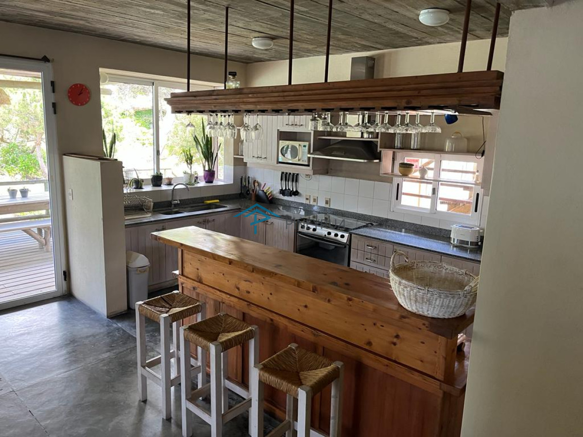 Casa ID.72 - DESTACADA PROPIEDAD EN VENTA EN MONTOYA 4 DORMITORIOS