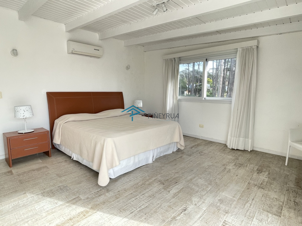 Casa ID.129 - EXCELENTE PROPIEDAD EN VENTA EN LAGUNA BLANCA 5 DORMITORIOS
