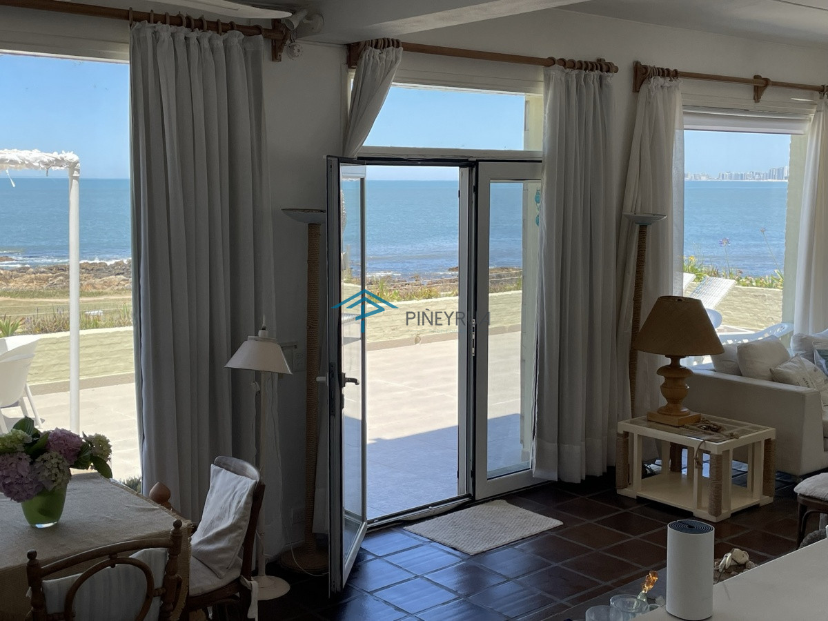Casa ID.97 - PROPIEDAD EN VENTA CON EXCELENTE UBICACIÓN FRENTE A LA PLAYA EN LA BARRA