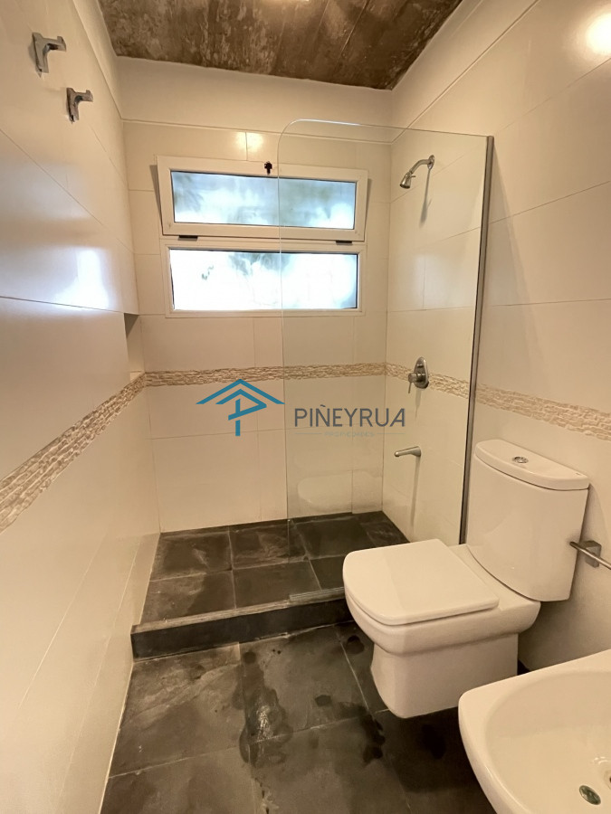 Casa ID.211 - EN VENTA COMODA CASA EN EL CHORRO CON PISCINA 5 DORMITORIOS