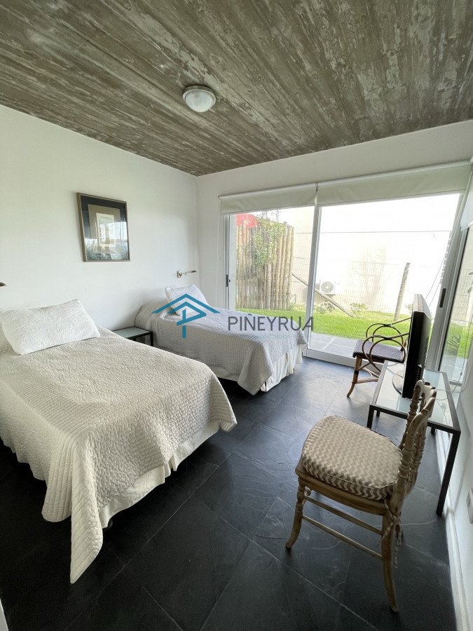 Casa ID.211 - EN VENTA COMODA CASA EN EL CHORRO CON PISCINA 5 DORMITORIOS